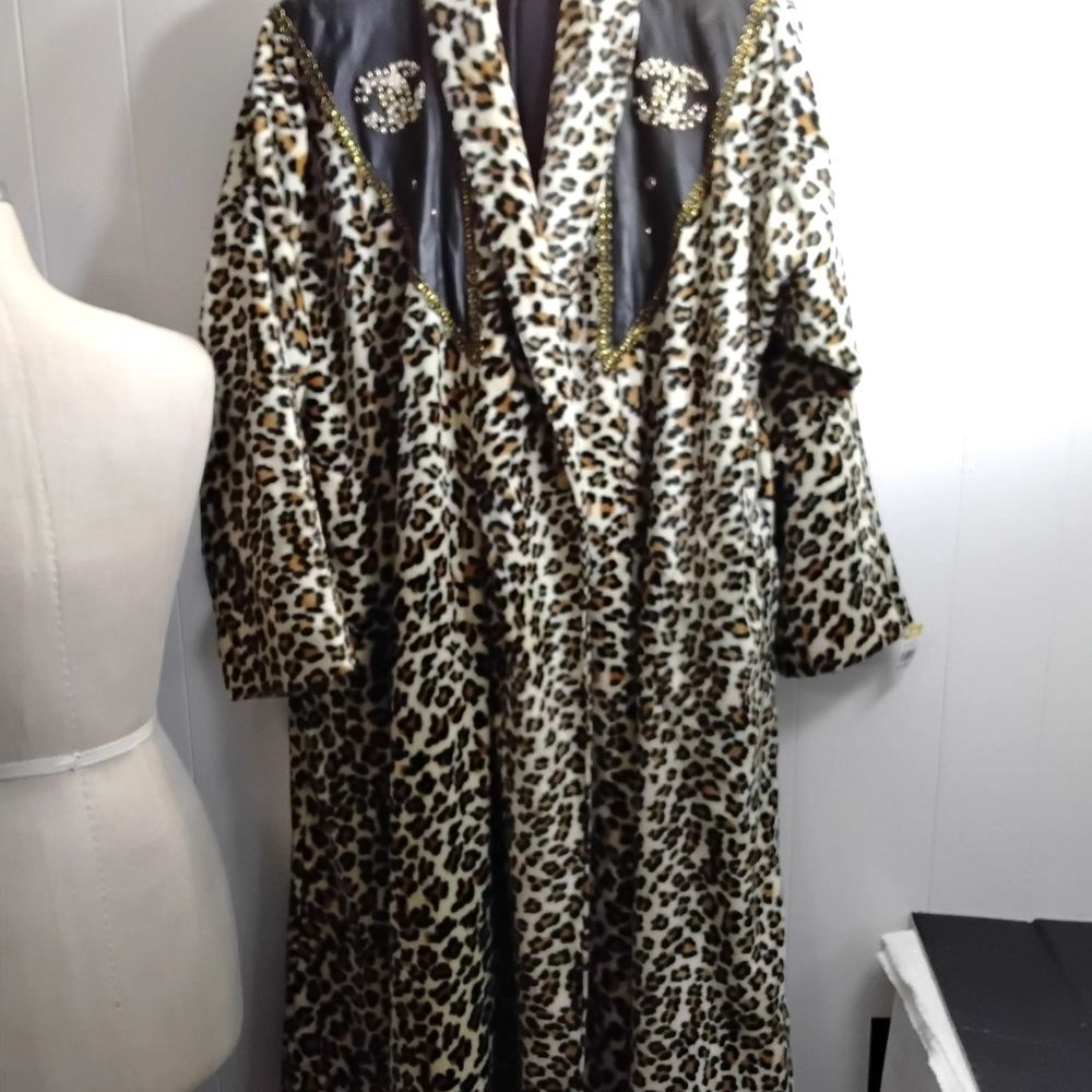 Charles Casual Leopard Print Midi Vintage Swing Women's Coat with Black Accents